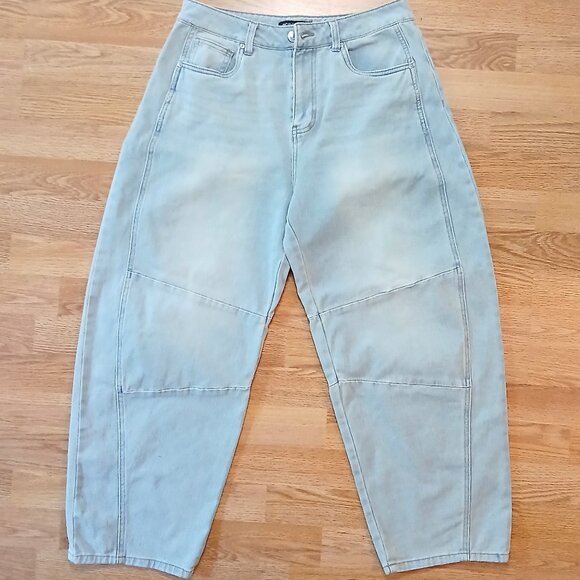 BCBGeneration Barrel Leg Jeans in Rosie Wash Light Blue Size 28 - Picture 1 of 5